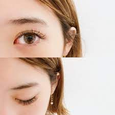 顔の美しさにはバランスがとっても重要 n顔の黄金比に近いほど みんなが美しいと感じる顔になります n中でも顔の印象を大きく左右する目の位置を整える だけでも 小顔美人になれちゃうんです n目の位置を下げるメイクやマッサージ方法であなたも黄金比フェイスを