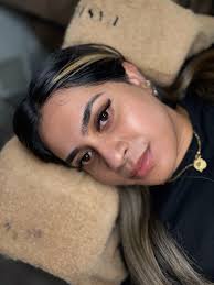 CC please! Still trying to smash the classics ☹️ Her lashes where all  pointing different ways! Help xx