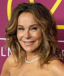 Jennifer Gray's Instagram, Twitter & Facebook