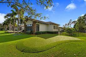 South african pga star louis oosthuizen has listed his palm beach mansion for $7.5 million. Golfer Louis Oosthuizen Lists Palm Beach Estate For 7 5m Curbed Miami