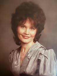 Sharon Munro's Instagram, Twitter & Facebook