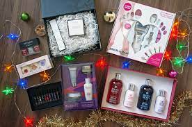 Christmas all tied up with a bright red bow. Christmas Gift Guide Beauty Gift Sets