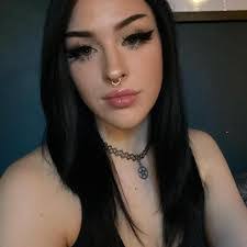 Emilie Berry's Instagram, Twitter & Facebook