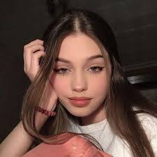 Jillian Whaley's Instagram, Twitter & Facebook