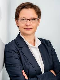Als aufsichtsratschef führte er das genossenschaftliche spitzeninstitut durch die. Magdeburg St Aufsichtsgremien Von Bb Und Mbg Mit Neuer Spitze Magdeburger News Das Nachrichtenportal News Rund Um Magdeburg