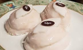Questi deliziosi dolcetti napoletani, hanno in realtà origini greche. Da Sal De Riso A Alfonso Pepe 14 Pasticceri Per Reinventare Il Raffiolo Di Natale La Repubblica