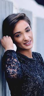 Fanclub sinead video of her new song feel free to like comment & share to  all your radio stations enjoy this beautiful song 🎶💃