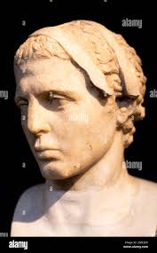 Broken statue hi-res stock photography and images