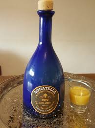 Conosciamo il classico liquore all'uovo, molto cremoso e gustoso a base di rossi d'uovo, dal sapore simile a quelli in commercio, di cui potete trovare la ricetta nell'articolo liquore all'uovo (tipo vov). Ricetta Liquore Di Crema All Uovo Vov Gennarino Org On Line Dal 1999