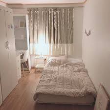 Aksen kayu yang dominan di kamar ini memberikan kesan yang hangat saat kita memasuki kamar ini. 17 Korean Room Ideas Apartmen Bilik Tidur Bilik Idaman