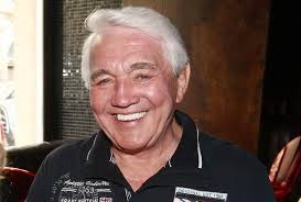 He graduated at the theatre faculty of the academy of performing arts in prague in 1962. Jiri Krampol Posiluje I Po Osmdesatce Sedmicka Cz