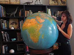 247 de tari are globul pamantesc : Afaceri De La Zero Doi FraÅ£i Fac Globuri PÄƒmantesti Ca In Romanele Lui Jules Verne Intr O FabricÄƒ Din Carei Cat Ajunge SÄƒ Coste Un Glob