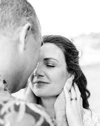 Don't miss Gin n Jazz this Sunday, June 1st at @thebluewatertrinitypark  2pm-5pm!!! Louie 🎸 & I are playing jazz classics live with Mike Rivett