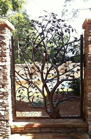 I Still Can T Believe These Blacksmith Projects Are Made Of Metal They Look Like They Re Alive Portas De Jardim Portoes De Jardim De Ferro Grades Para Janelas