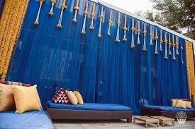 Amaraay The Event Diaries A Simple Mehandi Backdrop You Can Try For Your Wedding Day Easy Backdrops Diy Wedding Backdrop Wedding Stage Decorations