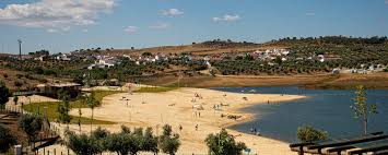 Em pleno parque natural da serra da estrela, a praia fluvial de loriga está situada no vale glaciar de loriga, cujos vestígios ainda hoje são visíveis. Praia Fluvial De Amieira Almadeaventureiros