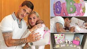 Последние твиты от marko arnautovic (@marnautovic10). Liebevoller Vater Fussballer Marko Arnautovic Zeigt Erstmals Sein Baby Krone At