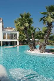 Direkt Am Gardasee Und Mit Toller Poollandschaft Color Hotel Style Design Bardolino Italien Gardasee Urlaub Gardasee Hotel Gardasee
