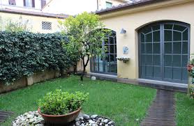 2.5 decorando el patio con luces de bombilla. 15 Patios Pequenos Con Muchas Ideas Para Copiar Homify