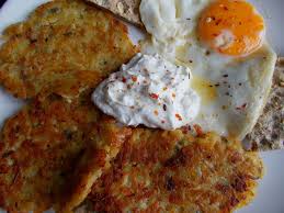 Το παραδοσιακό τσέχικο φαγητό είναι ο εφιάλτης του χορτοφάγου, με ένα μενού υψηλής χοληστερίνης, γεμάτο κρέατα, τα οποία συνοδεύονται από ντάμπλινγκς με άφθονες θερμίδες. Pin On Syntages Poy 8elw Na Mageirepsw