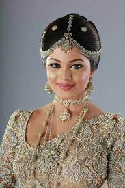 Pin By Yashodara R On Kandyan Brides Kandian Bride White Saree Wedding Kandyan Bride
