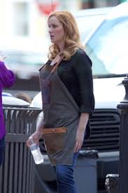 It only goes downhill when shorter women wear any type of pants or jeans that made from fabric with a pattern, whether it's plaid, striped, floral, or some other print, rather than a solid color (preferably a dark solid color for the slimmest. Christina Hendricks In Jeans 05 Gotceleb