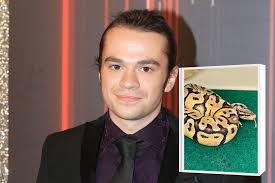 No cast list sorry we do not have cast list for coronation street. Coronation Street Star Finds Four Foot Snake In His Bathroom Toysmatrix