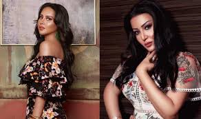 تعرضت الفنانة المصرية سمية خشاب لموجة تعليقات ساخرة في مواقع التواصل بعد منحها قبل أيام في السعودية درع ختم الرسول، عبر جمعية المنتجين والموزعين Ø§Ù„Ø¬Ù…Ù‡ÙˆØ± ÙŠÙ†ØªÙ‚Ø¯ Ø³Ù…ÙŠØ© Ø§Ù„Ø®Ø´Ø§Ø¨ ÙˆÙŠØ§Ø³Ù…ÙŠÙ† Ø±Ø¦ÙŠØ³ Ø¨Ø¹Ø¯ ØªØ¹Ø§ÙˆÙ†Ù‡Ù…Ø§ Ù…Ø¹ Ù…Ø·Ø±Ø¨ÙŠ Ø§Ù„Ù…Ù‡Ø±Ø¬Ø§Ù†Ø§Øª Ù…Ø¬Ù„Ø© Ø¹ÙˆØ¯ Ø£Ø®Ø¨Ø§Ø± Ù…Ø´Ø§Ù‡ÙŠØ± Ø§Ù„ÙÙ† ÙˆØ§Ù„Ø±ÙŠØ§Ø¶Ø© ÙÙŠ Ù…ØµØ± ÙˆØ§Ù„ÙˆØ·Ù† Ø§Ù„Ø¹Ø±Ø¨ÙŠ