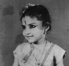 Saw the house of old Kannada actress. Zoom in for the name