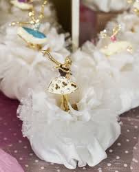 Adatta a qualsiasi cerimonia, anche nozze di diamante. Bomboniera Ciondolo Ballerina Ad Emozioni Mobilia Store Home Favours