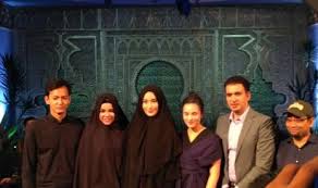 Rianti cartwright, fedi nuril, oka antara and others. Yang Berbeda Dari Film Ayat Ayat Cinta 2 Republika Online