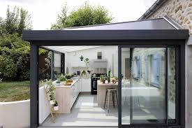 La cuisine installée dans votre véranda en tant que pièce indépendante peut ainsi aisément se concevoir comme avantage : Veranda Pour Agrandir Cuisine Veranda Et Abri Jardin