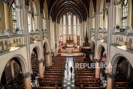 Final euro 2021 malam ini antara italia vs inggris berlangsung. Gereja Katedral Batasi 20 Persen Umat Hadir Ibadah Natal Republika Online