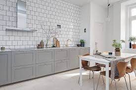 1001 Idees Deco Tendance Pour L Amenagement D Une Cuisine Gris Clair Cuisine Grise Clair Decoration Cuisine Style Cuisine