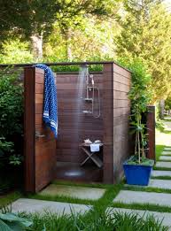 17 Fabelhafte Outdoor Badezimmer Designs Die Fur Ihren Garten Zu Hause Geeignet Sind Gartendusche Gartendusche Selber Bauen Hinterhof Designs