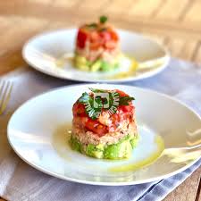 Antipasto (verdure con tonno) , prodotto 100% italiano. Antipasto Con Avocado E Tonno Italianchips