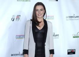 سيرة نورا جين نون lab coat fashion coat