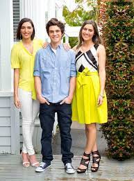 Actor kj apa and his model girlfriend clara berry announced the couple is expecting their first baby in an adorable instagram post. Pin On Celebrities