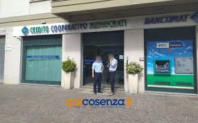 Banca di credito cooperativo di alba, langhe, roero e del canavese aderente al gruppo bancario cooperativo iccrea, sede legale: Tentativo Di Rapina Alla Bcc Di Rende Sventato Dall Intervento Della Guardia Giurata Quicosenza It