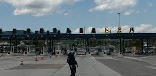 Κανένας ασθενής δεν έμεινε εκτός μεθ, παρά τις τεράστιες πιέσεις που δέχτηκε το σύστημα από την. Metakinhsh Ektos Nomoy Para8yro Kotanidoy Gia Ta Xwria To Pasxa E8nos