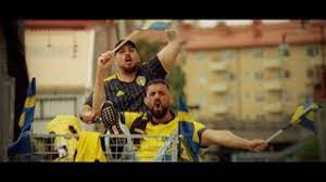 Anis don demina is a dj, producer and not to forget one of swedens most popular youtubers. Anis Don Demina Sami Flaggan I Topp Sveriges Officiella Em Lat 2021 Youtube