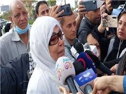 وصل منذ قليل جثمان الفنانة الراحلة سهير االبابلي إلى مسجد الشرطة لإقامة صلاة الجنازة وتشييع الجثمان لمثواه الأخير. Tigso M Ikrkkm