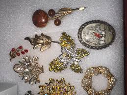 vintage brooch lot