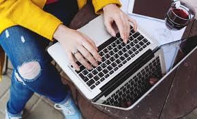 Cu toate că lucrează de acasă, un sfert dintre angajaţi spun că ajung să aloce mai mult de opt ore pe zi activităţii profesionale. Ghid Privind DesfÄƒsurarea ActivitÄƒÅ£ii In Regim De MuncÄƒ La Domiciliu TelemuncÄƒ Program Individualizat De MuncÄƒ Elaborat De InspecÈ›ia Muncii Ceccar Business Magazine
