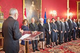 An independent, she was the first female chancellor of austria. Erstmals Regieren Experten Unser Heimatland Unterkarntner Nachrichten
