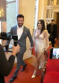 Geçtiğimiz aralık ayında amsterdam'da sürpriz bir şekilde evlenen ardından fırtınalı bir ilişki yaşayan sinan akçıl ve burcu kıratlı 6 eylül 2019'da anlaşmalı olarak boşanmıştı. Burcu Kiratli Ve Sinan Akcil Hollanda Da Evlendi