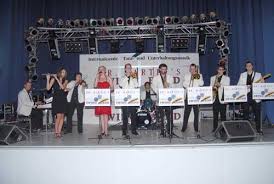Einfache gestaltung musterkarten vorab zur ansicht edle einladungskarten zur goldenen hochzeit. Goldene Hochzeit Band Auf Bands Book Now