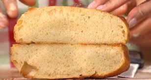 La focaccia di susa è un dolce prodotto con ingredienti semplici come farina, burro, uova e di cosparsa di zucchero da far caramellare al forno secondo una ricetta tramandata dalla famiglia favro. E Sempre Mezzogiorno 27 Novembre Focaccia Di Grano Duro Di Marino Ravengami