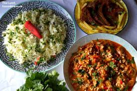 May 19, 2011 · for the centerpiece of the meal, a coconut milk based red curry with roasted duck, fresh pineapple, and plenty of spice is perfect served over steamed rice. Thai Lunch Dinner Ideas Fun Cooking