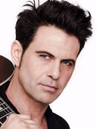 Manu Lanvin a 52 ans, anniversaire le 24 novembre